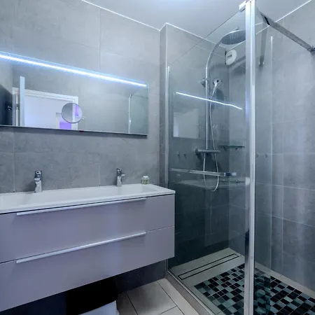 Apartment T5 Chaleureux - Jardin Privatif & 2 Parking *