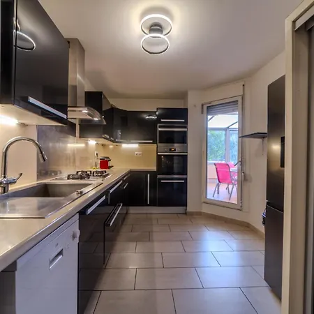 T5 Chaleureux - Jardin Privatif & 2 Parking Apartment